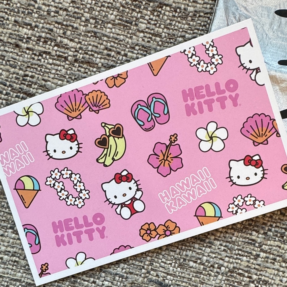 ALOHA Collection Silver Hello Kitty Pouch - Picture 4 of 4